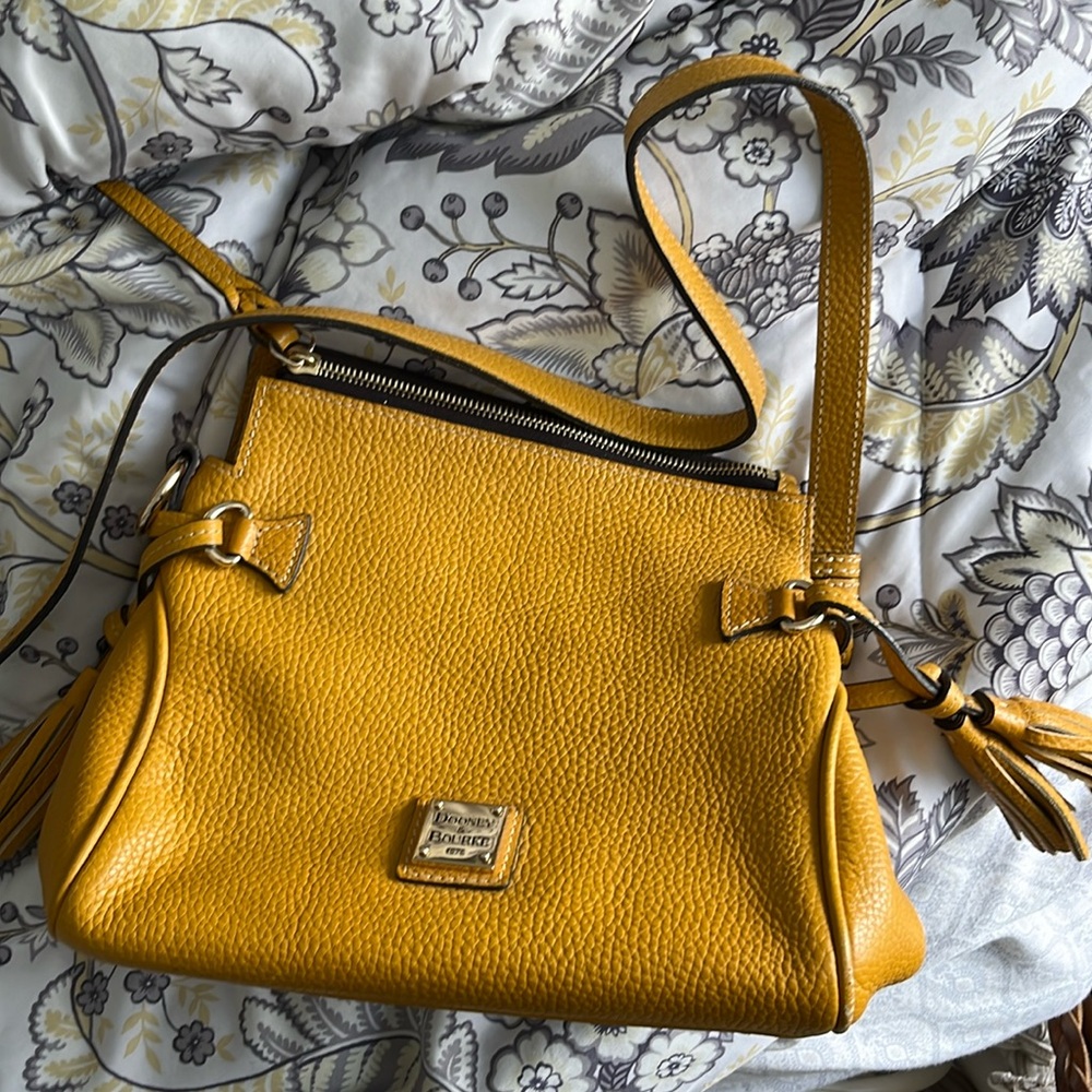 Like new Dooney and Bourke bag